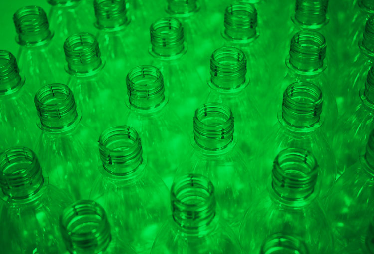 Produzione preforme e bottiglie in plastica e PET produttore di bottiglie e flaconi in plastica e PET settore alimentare
